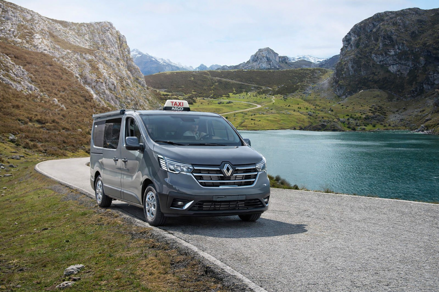 Van taxi disponible à Grasse